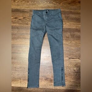 BDG Skinny Zipper Ankle Pant Size 24